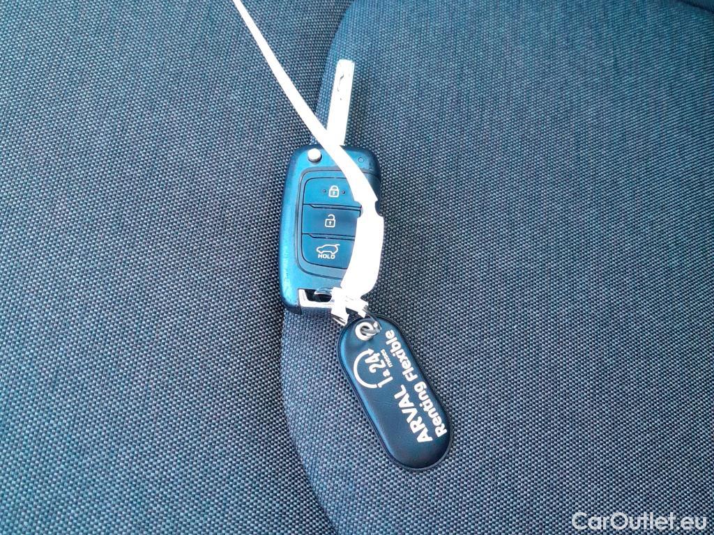  Hyundai  i30 HYUNDAI  / 2020 / 5P / berlina con portón 1.5 DPI Klass SLX #2