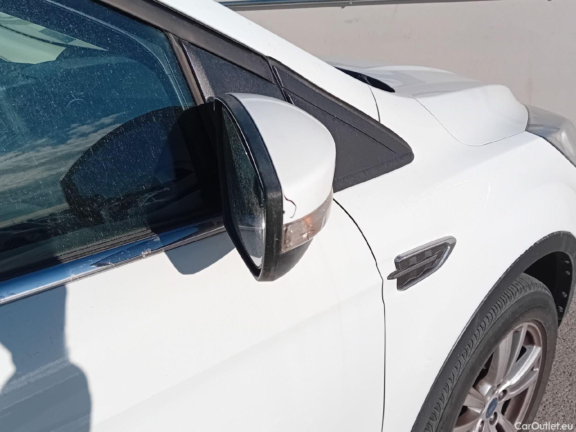  Ford  Kuga FORD  / 2016 / 5P / todoterreno 1.5 EcoBoost 88kW 4x2 Trend+ (CX) #32