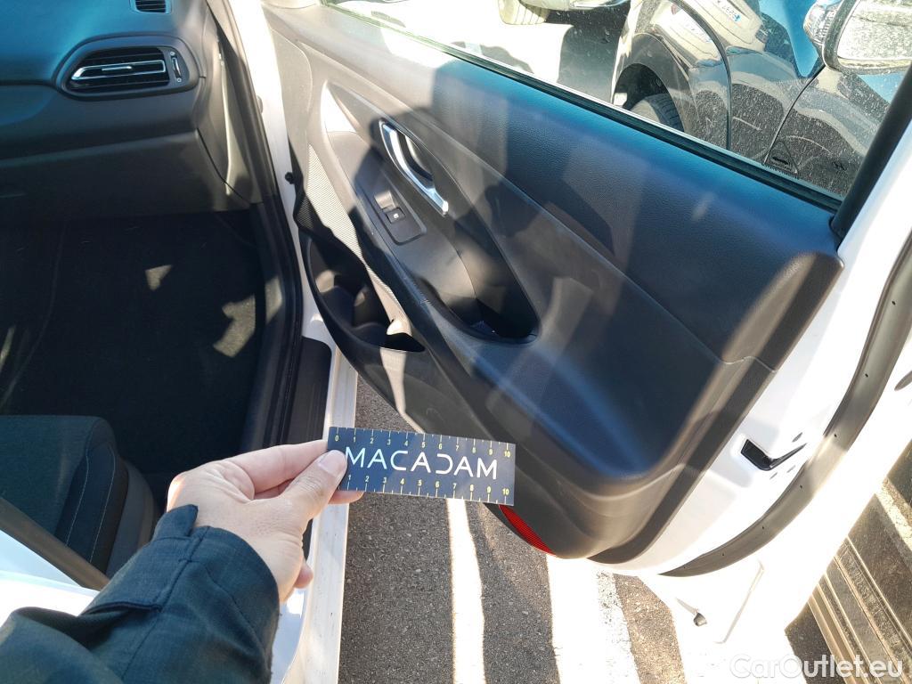  Hyundai  i30 HYUNDAI  / 2020 / 5P / berlina con portón 1.5 DPI Klass SLX #3