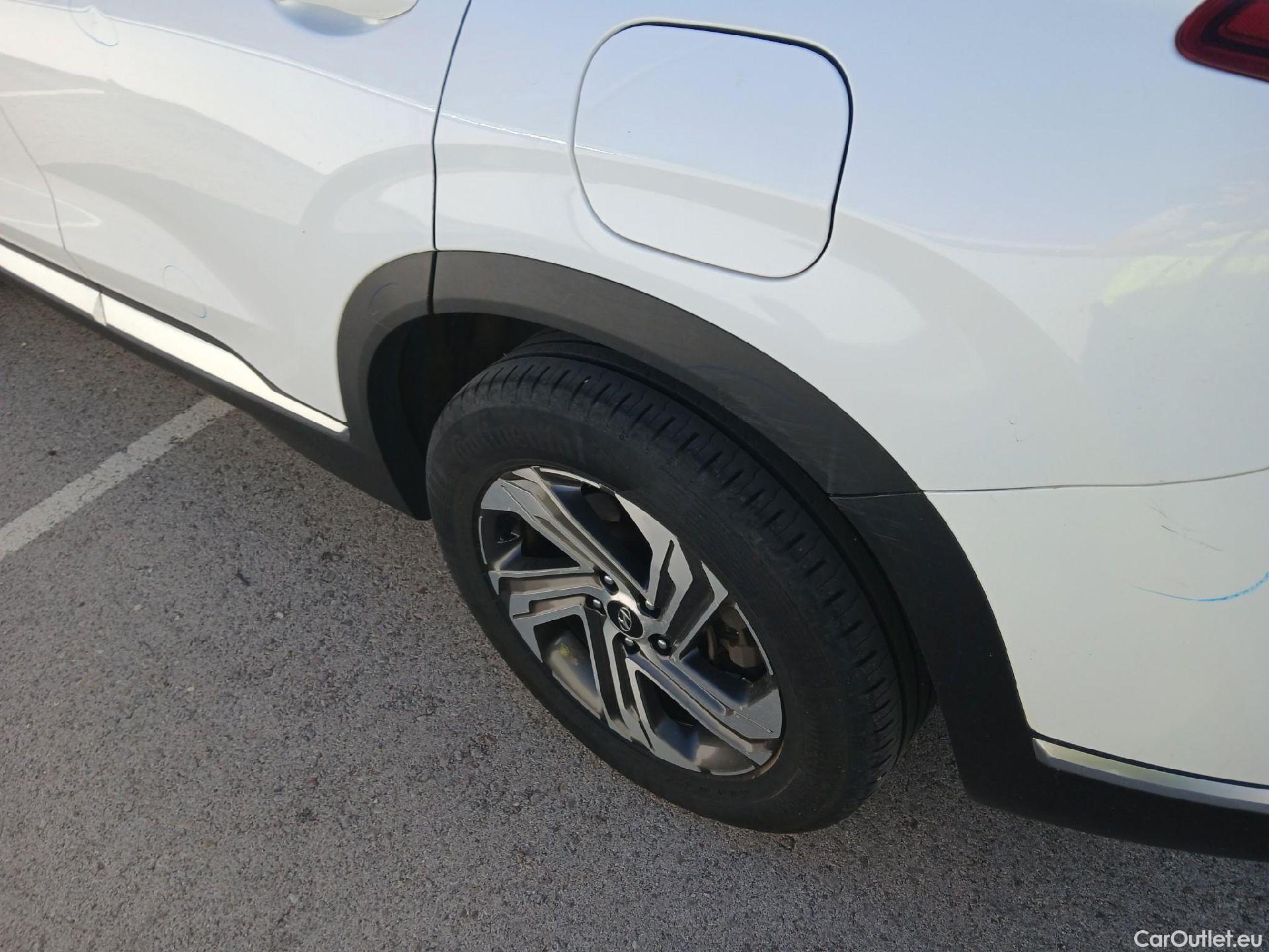  Hyundai  Santa Fe HYUNDAI  / 2021 / 5P / todoterreno 2.2 CRDi Maxx DCT 4x2 #19