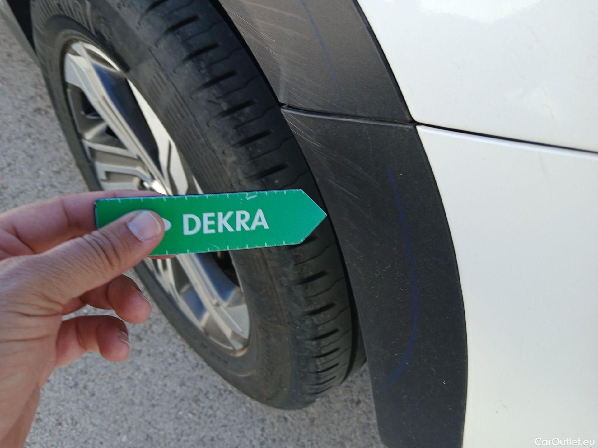  Hyundai  Santa Fe HYUNDAI  / 2021 / 5P / todoterreno 2.2 CRDi Maxx DCT 4x2 #25