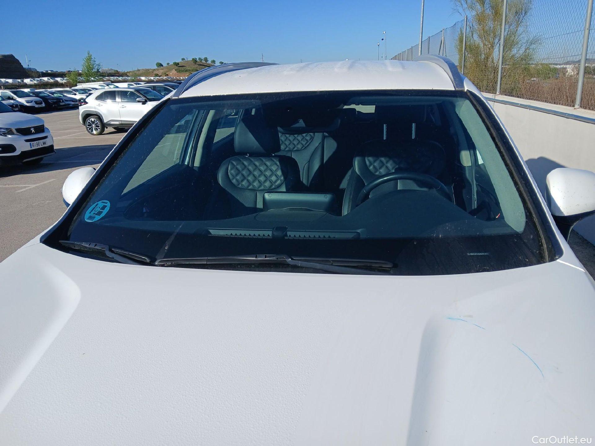  Hyundai  Santa Fe HYUNDAI  / 2021 / 5P / todoterreno 2.2 CRDi Maxx DCT 4x2 #9