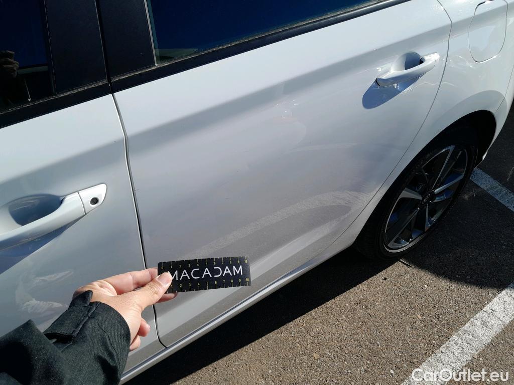  Hyundai  i30 HYUNDAI  / 2020 / 5P / berlina con portón 1.5 DPI Klass SLX #9