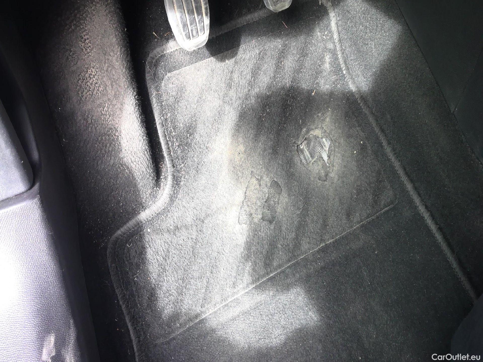  Peugeot  208 PEUGEOT  / 2019 / 5P / berlina con portón BlueHDi 73kW (100CV) Active Pack (AC) #1