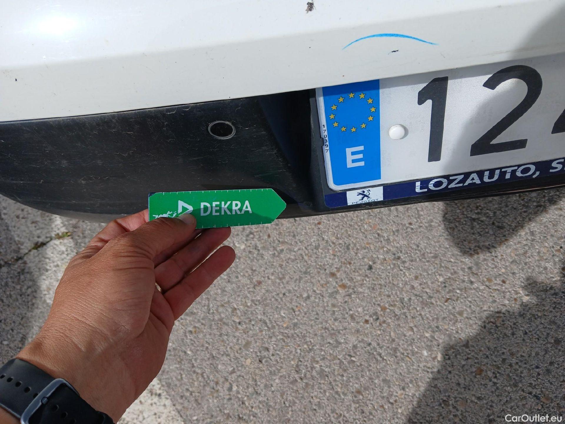  Peugeot  208 PEUGEOT  / 2019 / 5P / berlina con portón BlueHDi 73kW (100CV) Active Pack (AC) #24