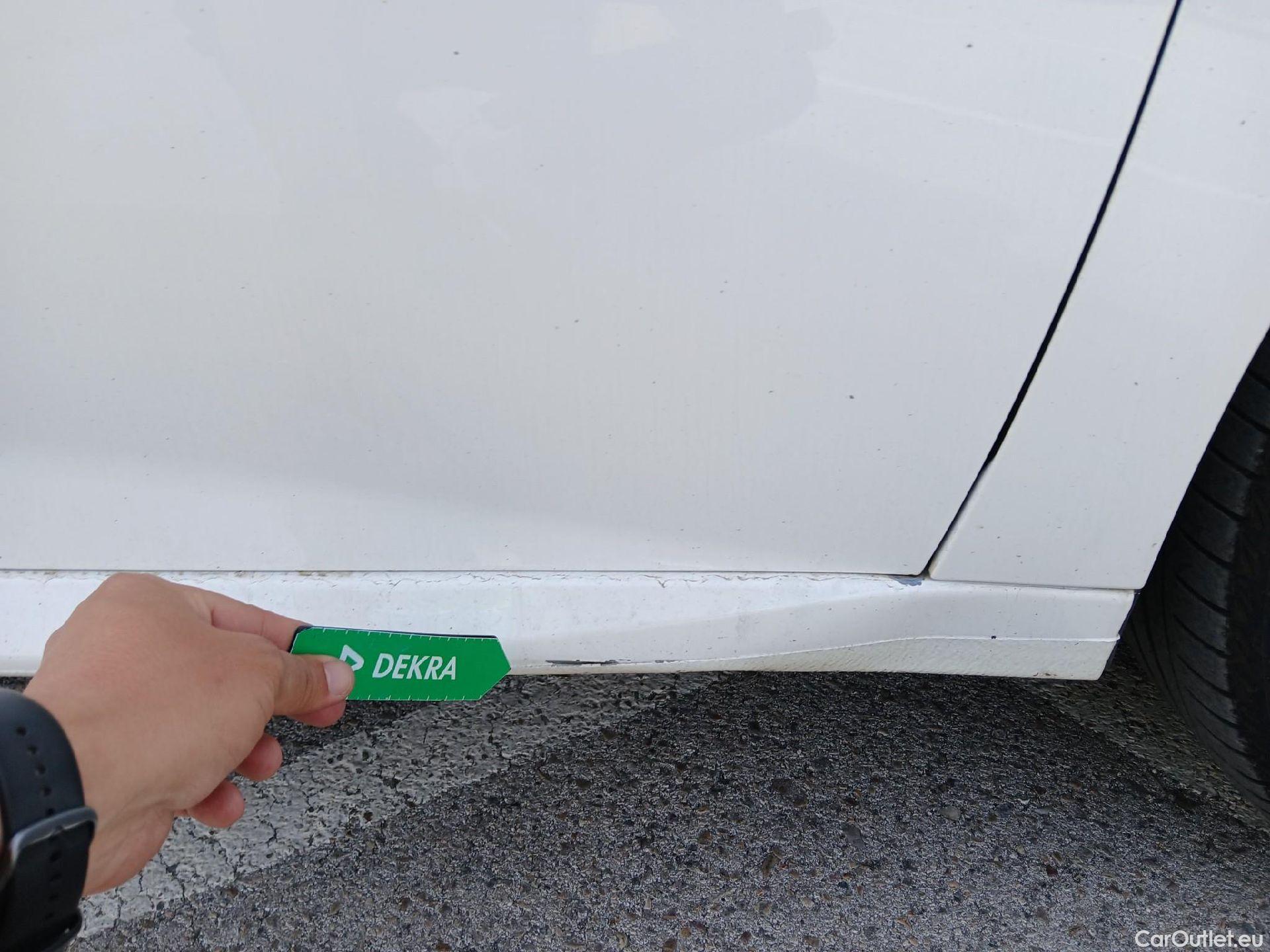  Peugeot  208 PEUGEOT  / 2019 / 5P / berlina con portón BlueHDi 73kW (100CV) Active Pack (AC) #34