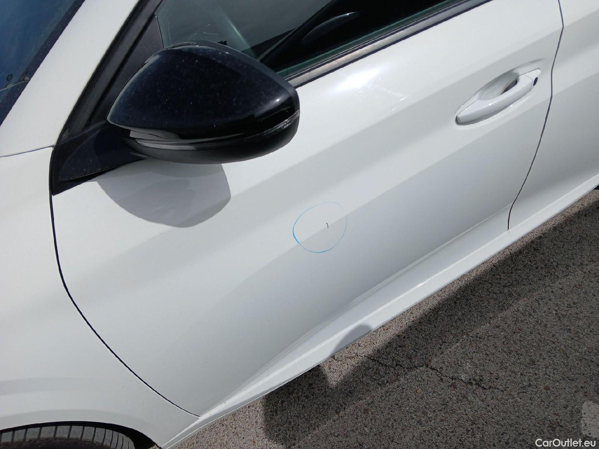  Peugeot  208 PEUGEOT  / 2019 / 5P / berlina con portón BlueHDi 73kW (100CV) Active Pack (AC) #15