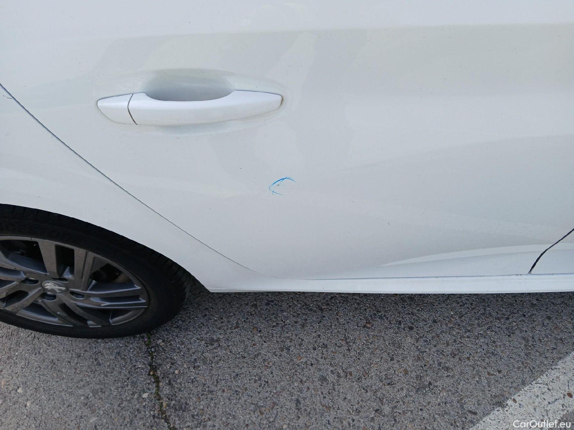  Peugeot  208 PEUGEOT  / 2019 / 5P / berlina con portón BlueHDi 73kW (100CV) Active Pack (AC) #31