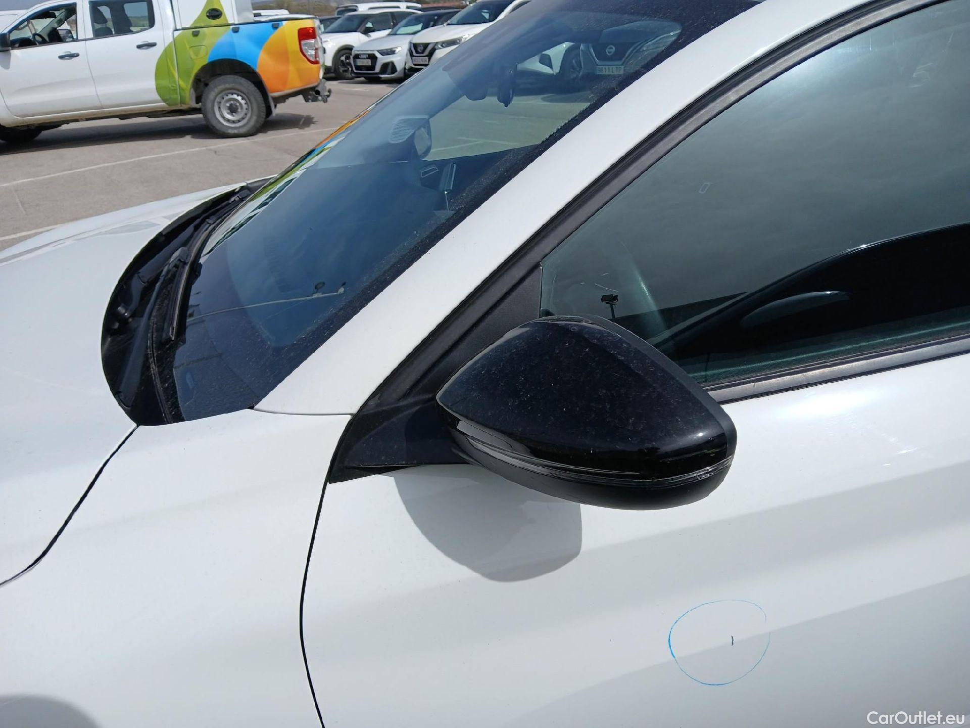  Peugeot  208 PEUGEOT  / 2019 / 5P / berlina con portón BlueHDi 73kW (100CV) Active Pack (AC) #18