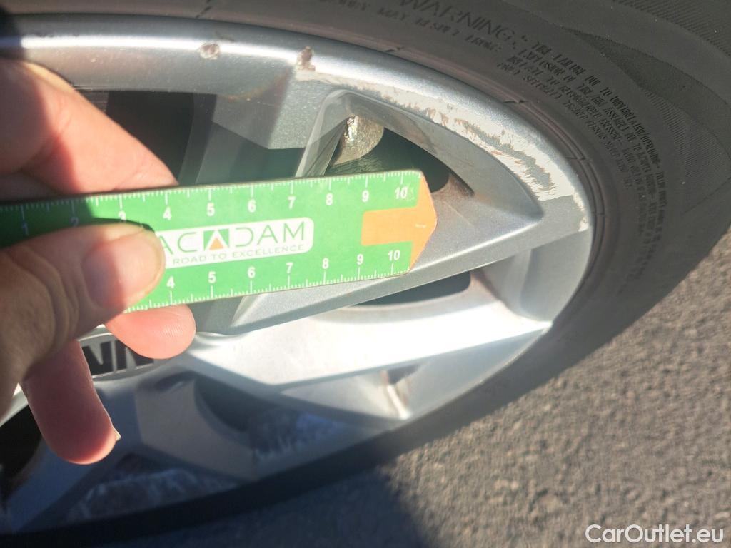  Seat  Leon SEAT Nuevo León / 2020 / 5P / berlina con portón 1.0 TSI 81kW S&S Style Go (AC) #2