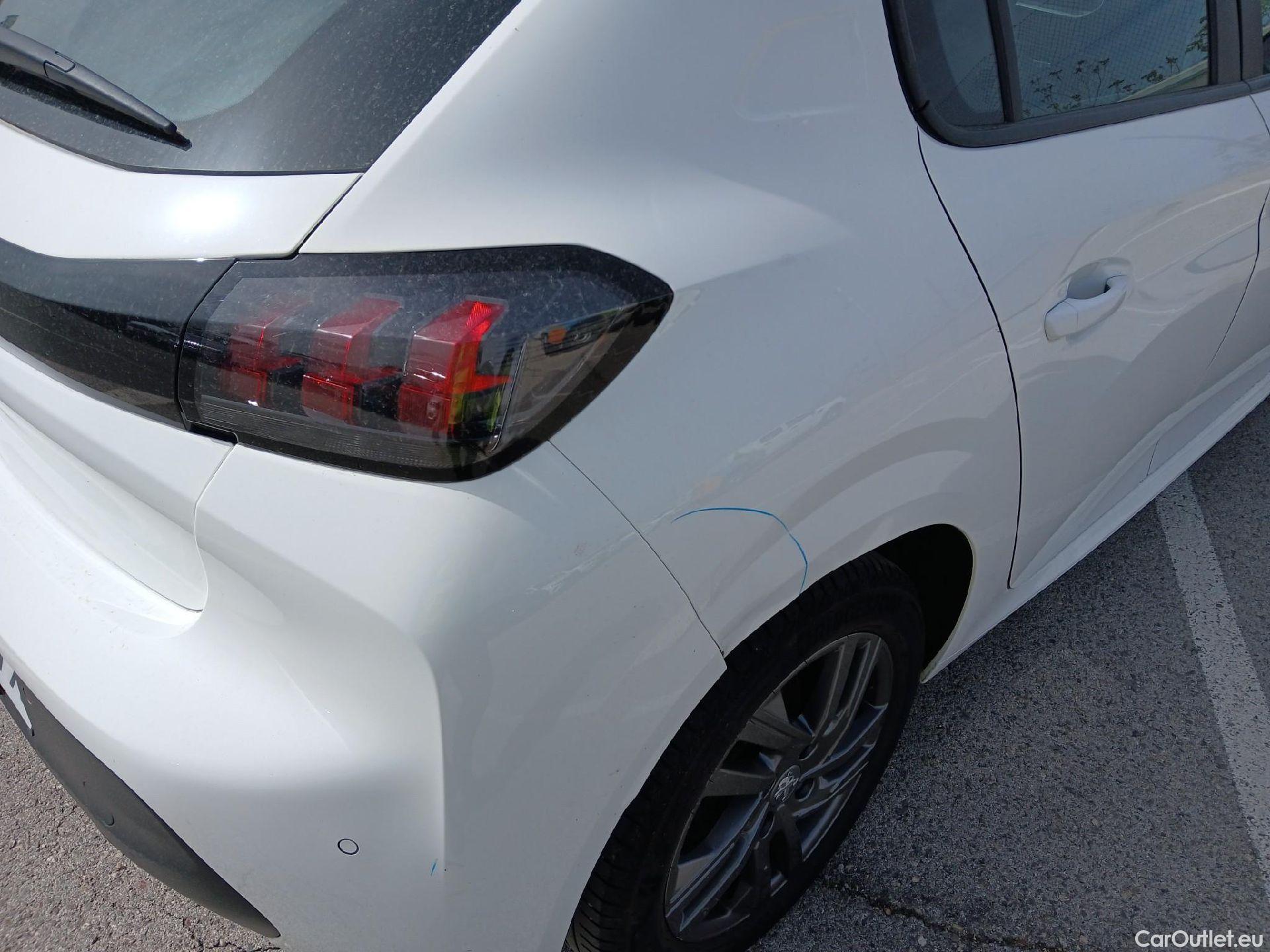  Peugeot  208 PEUGEOT  / 2019 / 5P / berlina con portón BlueHDi 73kW (100CV) Active Pack (AC) #27