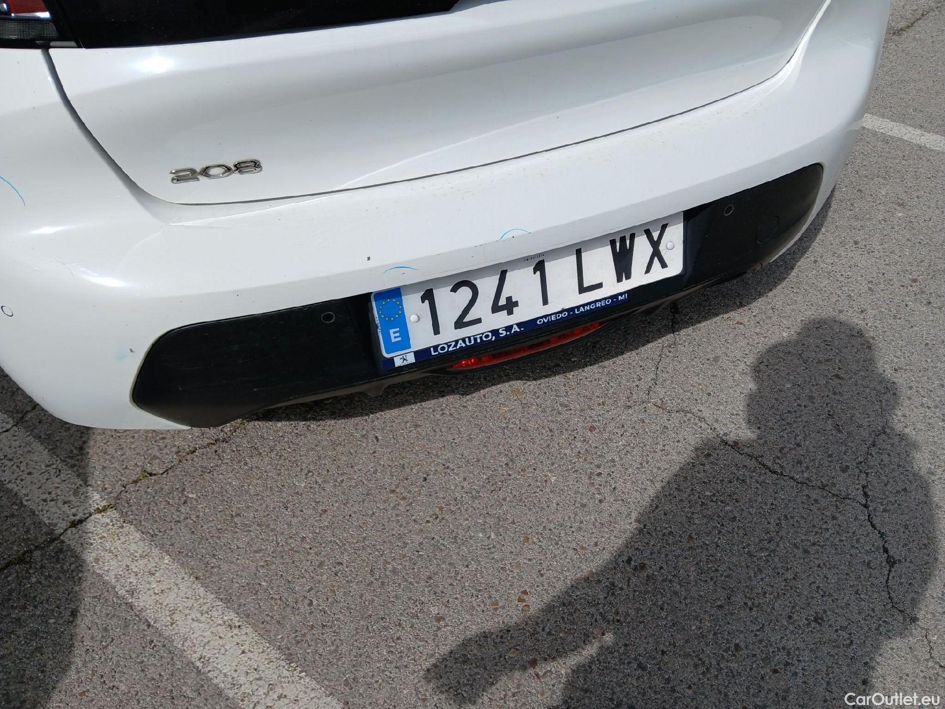  Peugeot  208 PEUGEOT  / 2019 / 5P / berlina con portón BlueHDi 73kW (100CV) Active Pack (AC) #25