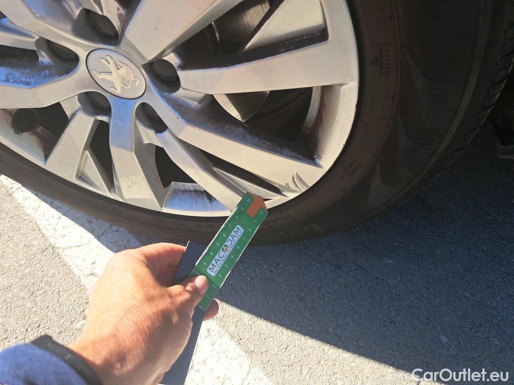  Peugeot  3008 PEUGEOT  / 2020 / 5P / todoterreno 1.5 BlueHDi 96kW (130CV) S&S Active Pack #32