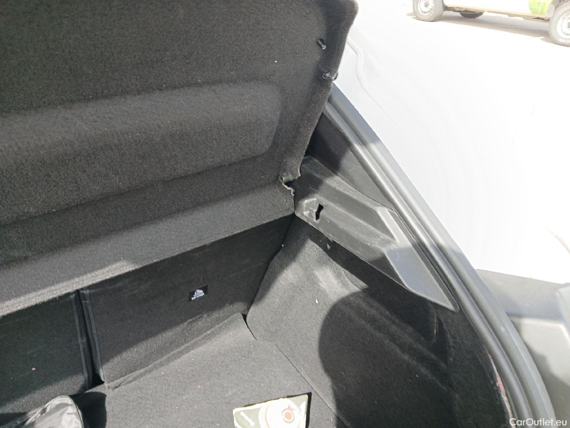  Peugeot  208 PEUGEOT  / 2019 / 5P / berlina con portón BlueHDi 73kW (100CV) Active Pack (AC) #6