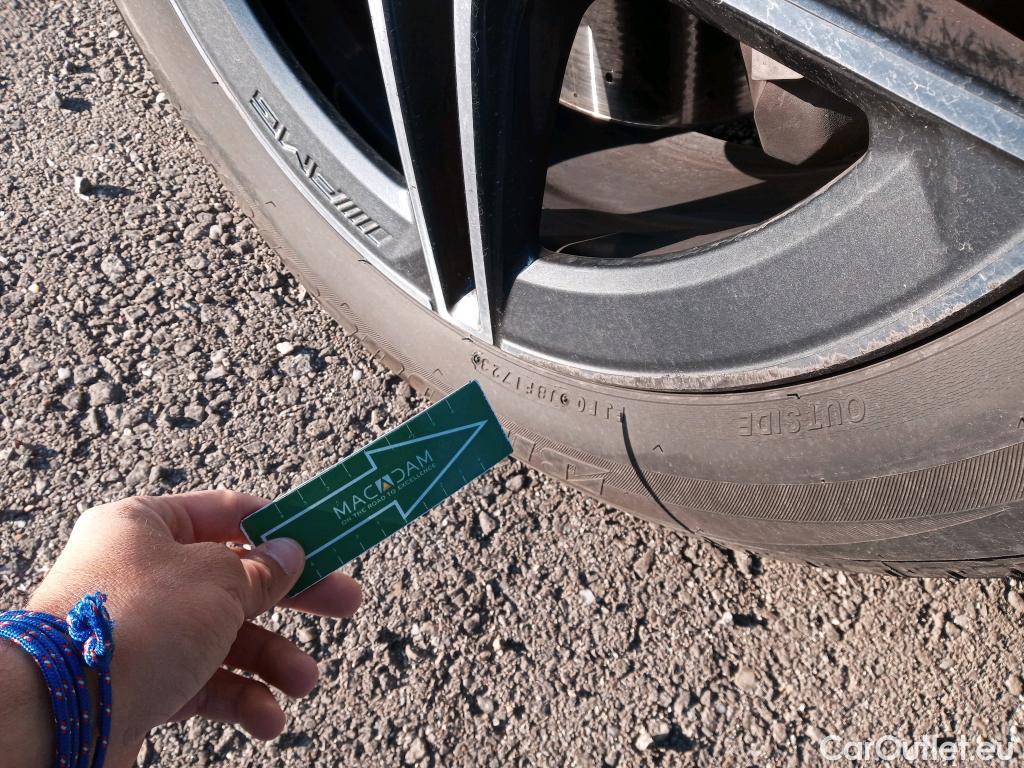  Mercedes  G-Klasee MERCEDES-BENZ GLC Coupé / 2019 / 5P / coupé GLC 220 d 4MATIC #3