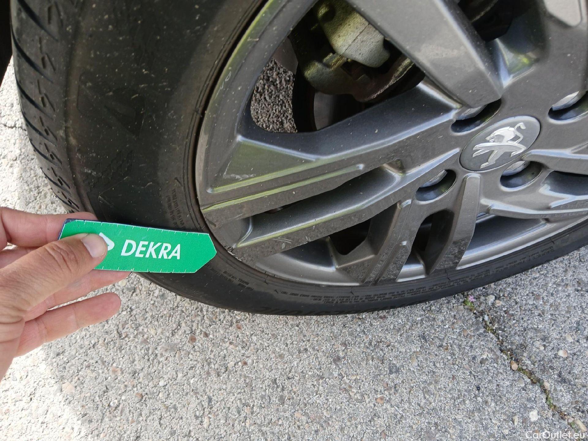  Peugeot  208 PEUGEOT  / 2019 / 5P / berlina con portón BlueHDi 73kW (100CV) Active Pack (AC) #28