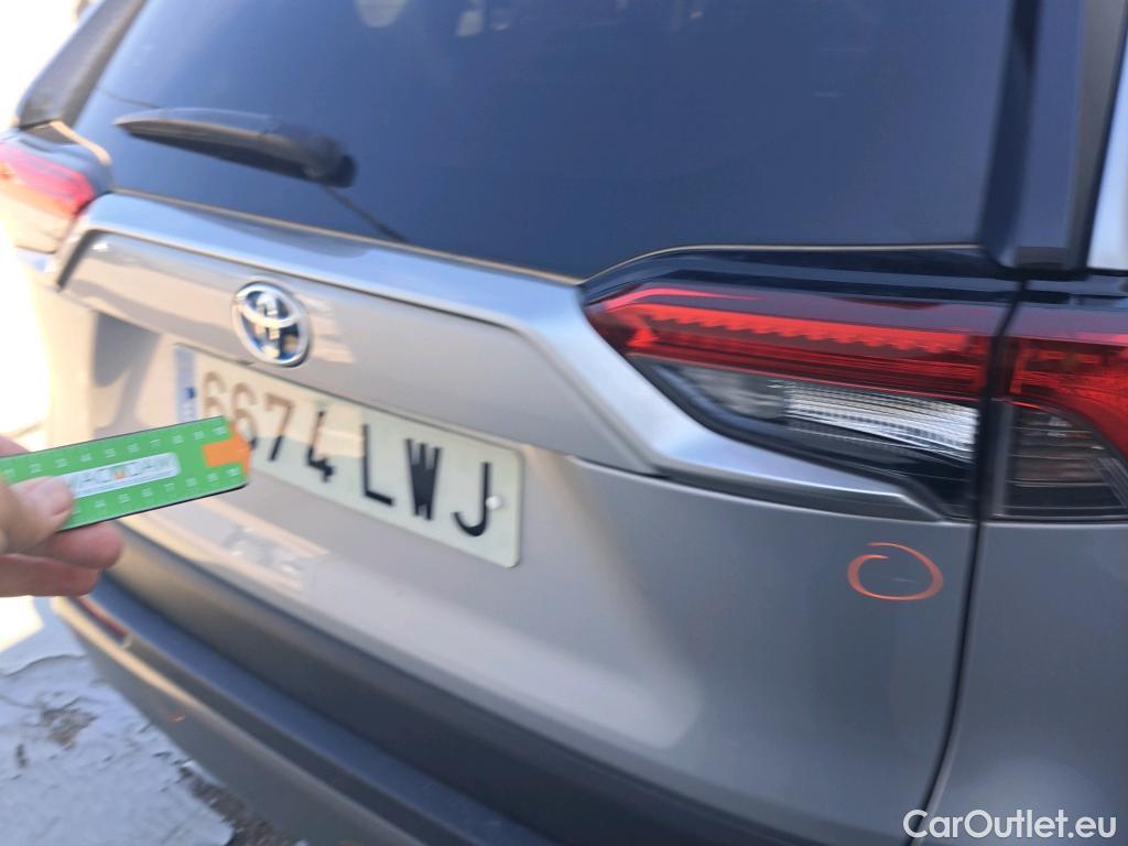  Toyota  RAV4 TOYOTA  / 2018 / 5P / todoterreno 2.5l 220H Luxury 4WD #3