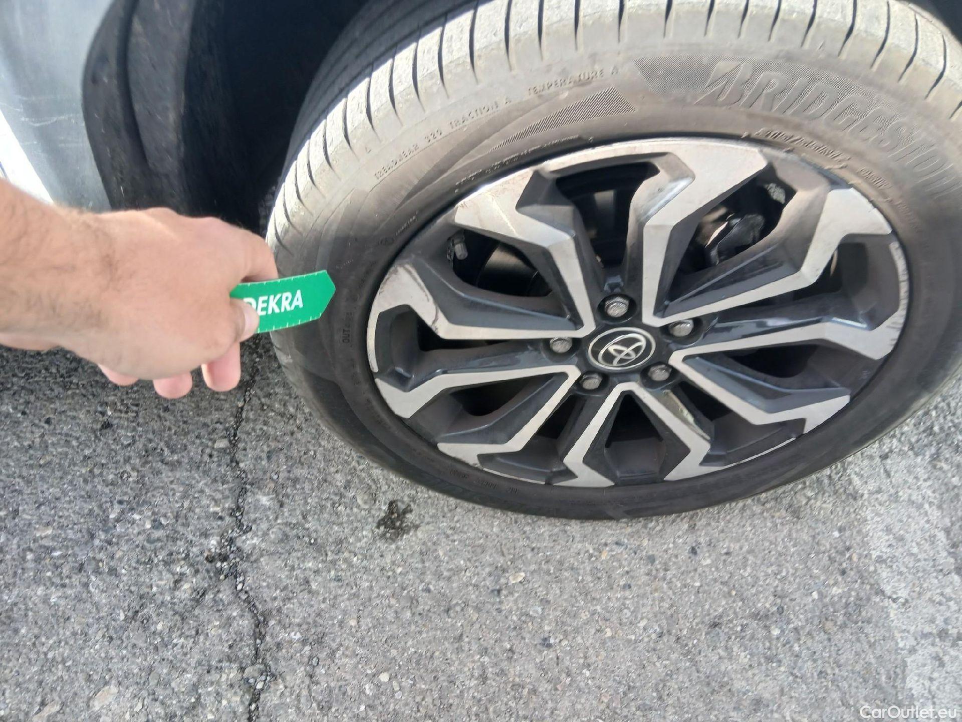  Toyota  Yaris Cross TOYOTA  / 2021 / 5P / todoterreno 1.5 120H Active Tech #27