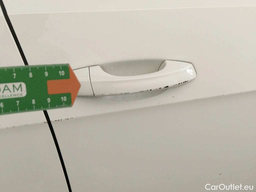  Volkswagen  Golf  VOLKSWAGEN / 2016 / 5P / berlina con portón Advance 1.6 TDI 85kW (115CV) #19