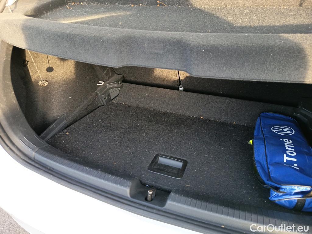  Volkswagen  Polo VOLKSWAGEN  / 2021 / 5P / berlina con portón Life 1.0 TSI 70kW (95CV) #3