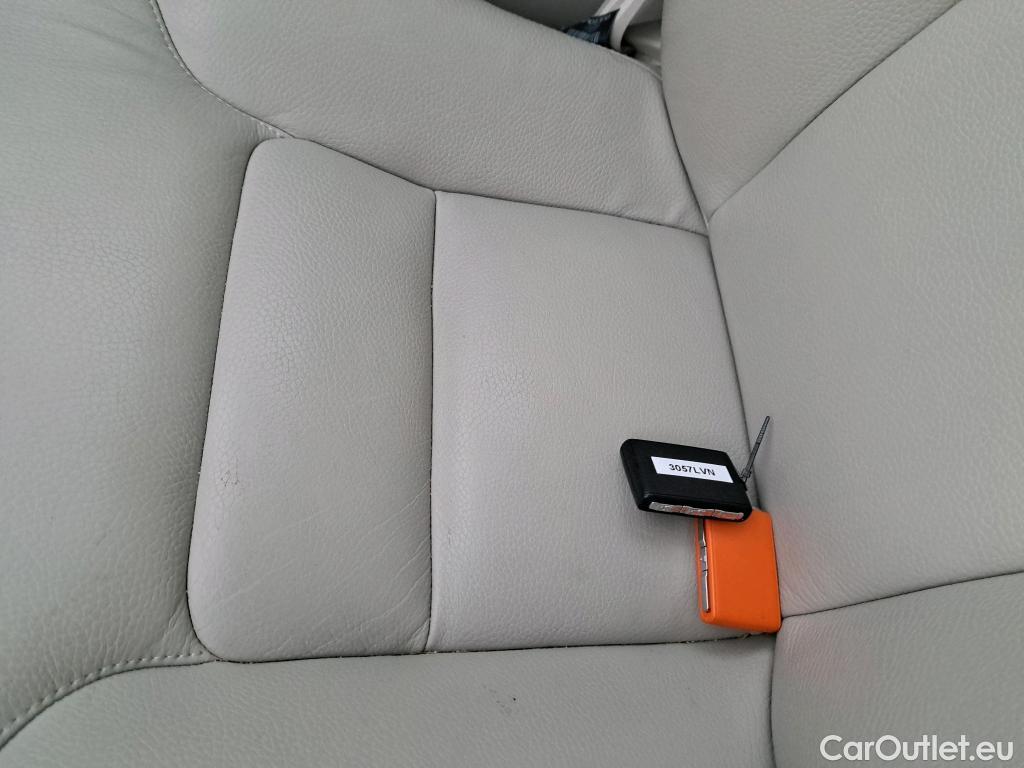  Volvo  XC60 VOLVO  todoterreno 2.0 B4 D AWD Momentum Pro Auto 200 CV #Opcionales 5160€# #23