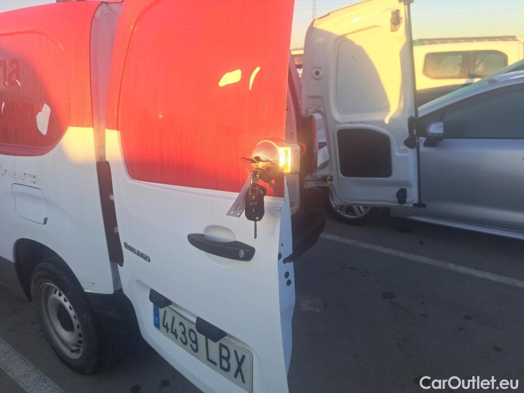  Citroen  Berlingo CITROEN  / 2018 / 3P / furgón derivado de turismo Talla M BlueHDi 100 CONTROL #6