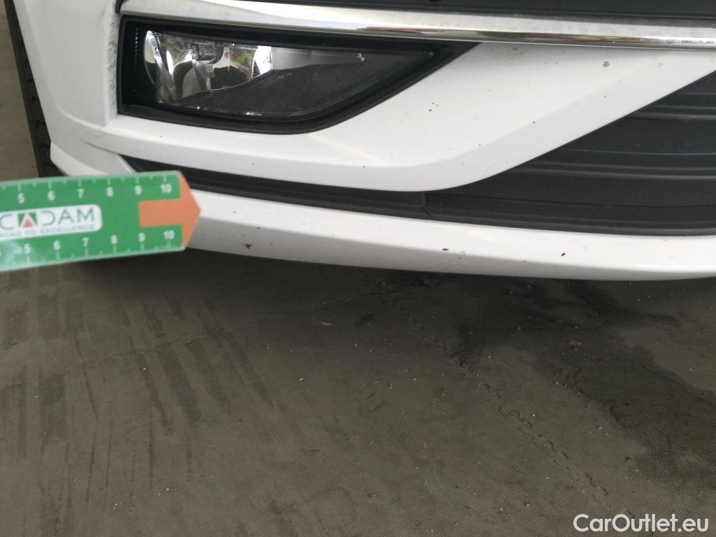  Volkswagen  Golf  VOLKSWAGEN / 2016 / 5P / berlina con portón Advance 1.6 TDI 85kW (115CV) #10