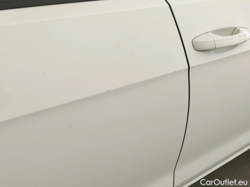  Volkswagen  Golf  VOLKSWAGEN / 2016 / 5P / berlina con portón Advance 1.6 TDI 85kW (115CV) #7