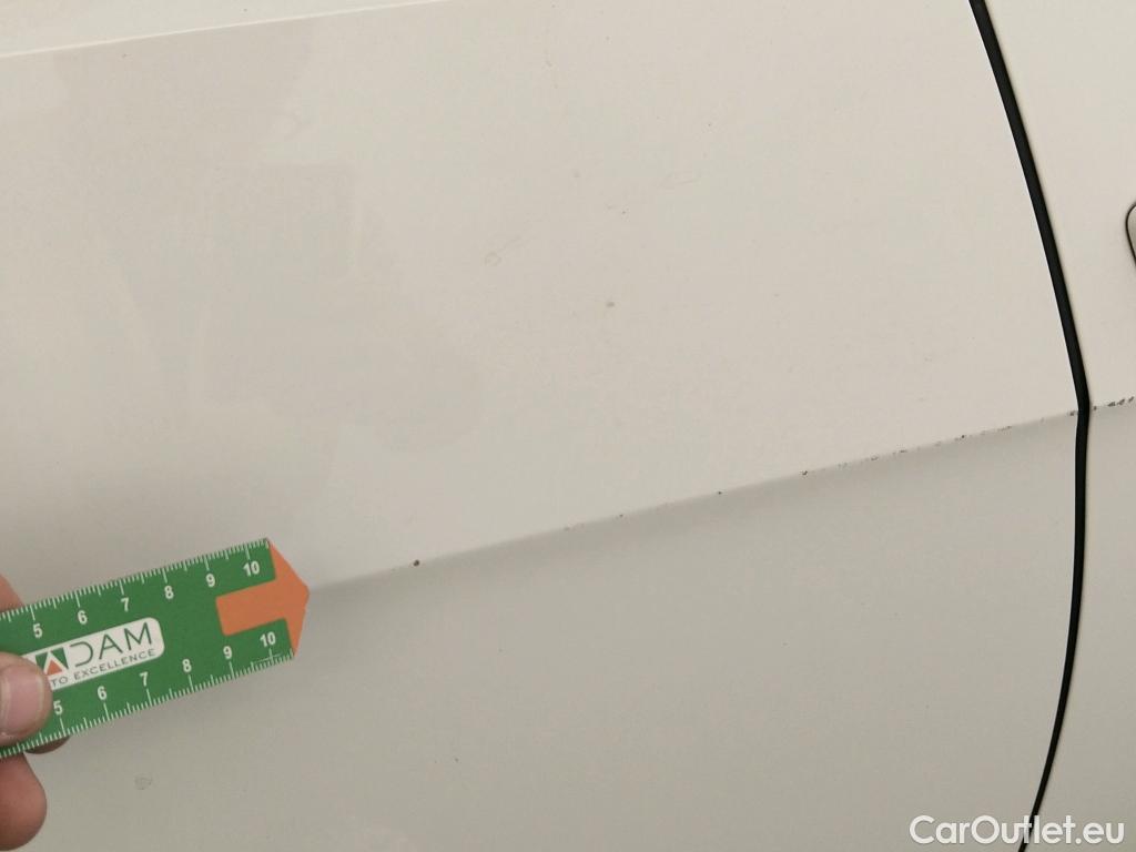  Volkswagen  Golf  VOLKSWAGEN / 2016 / 5P / berlina con portón Advance 1.6 TDI 85kW (115CV) #8