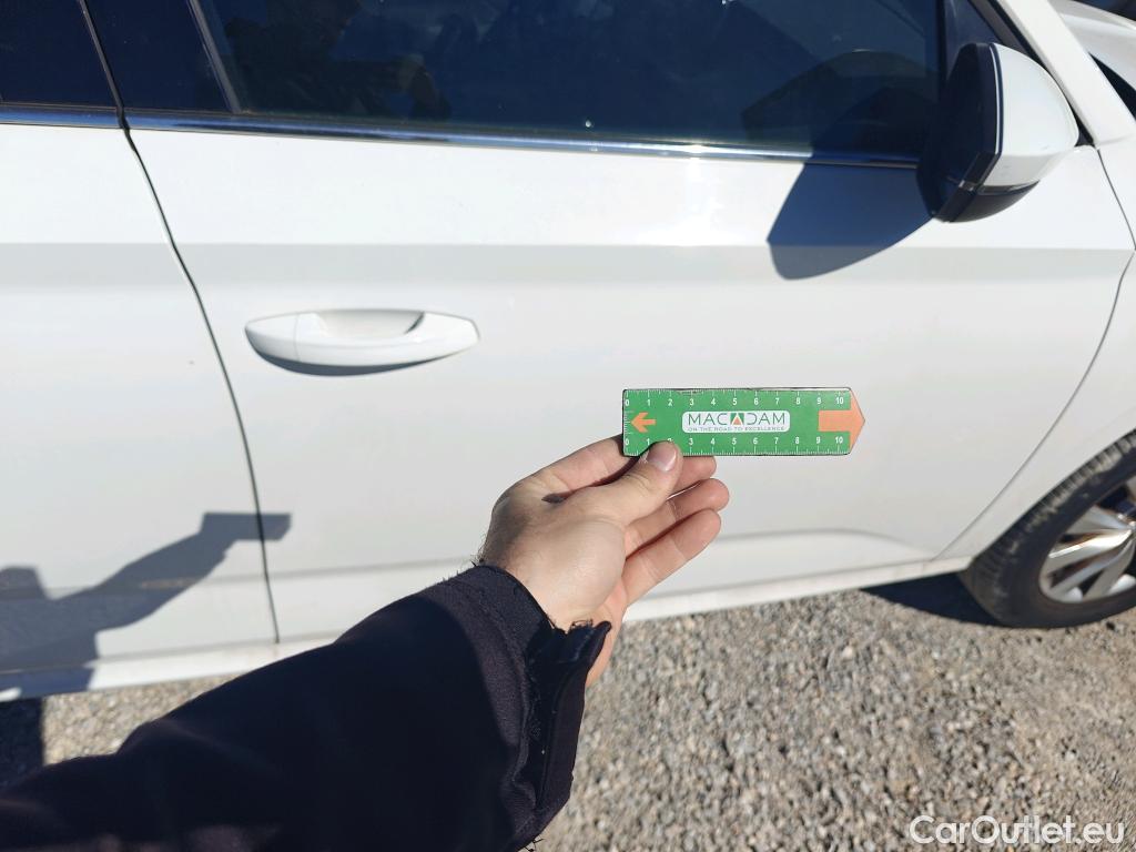  Skoda  KAMIQ SKODA  1.0 TSI 81kW (110CV) DSG Ambition #8