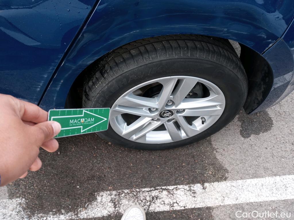  Toyota  Corolla TOYOTA  / 2019 / 5P / berlina con portón 1.8 125H ACTIVE E-CVT #20