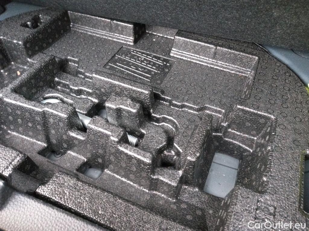  Toyota  Corolla TOYOTA  / 2019 / 5P / berlina con portón 1.8 125H ACTIVE E-CVT #13