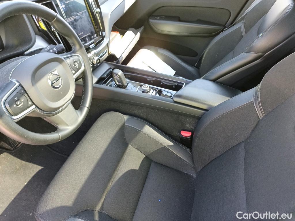  Volvo  XC60 VOLVO  / 2017 / 5P / todoterreno 2.0 T8 AWD Momentum Auto #3