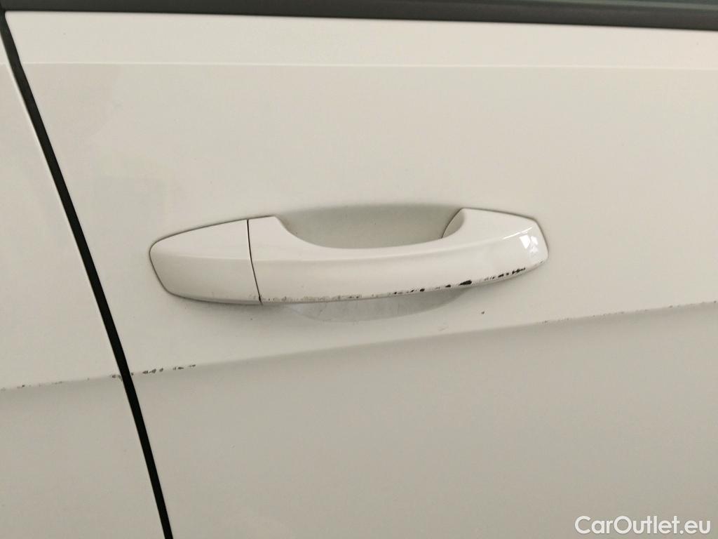  Volkswagen  Golf  VOLKSWAGEN / 2016 / 5P / berlina con portón Advance 1.6 TDI 85kW (115CV) #18