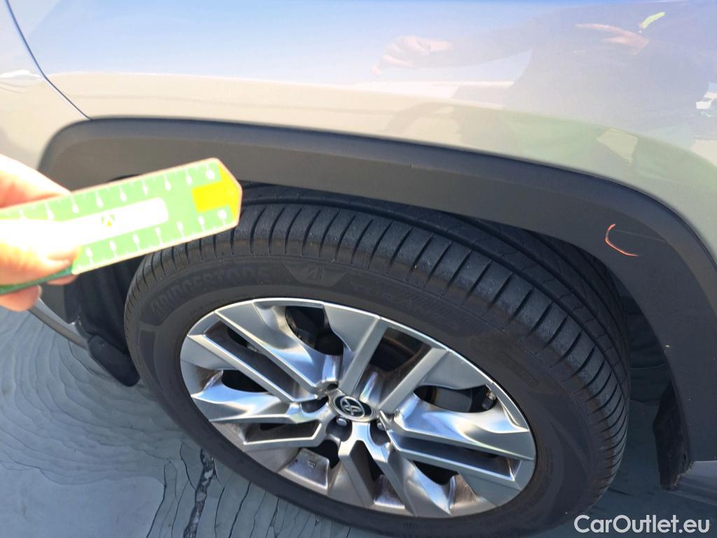  Toyota  RAV4 TOYOTA  / 2018 / 5P / todoterreno 2.5l 220H Luxury 4WD #33