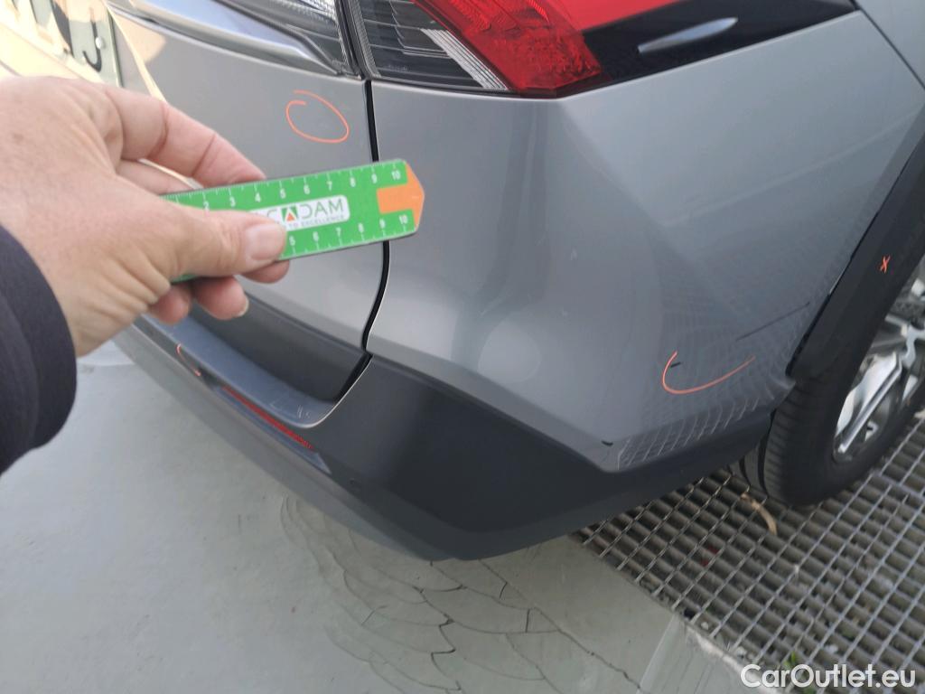  Toyota  RAV4 TOYOTA  / 2018 / 5P / todoterreno 2.5l 220H Luxury 4WD #17