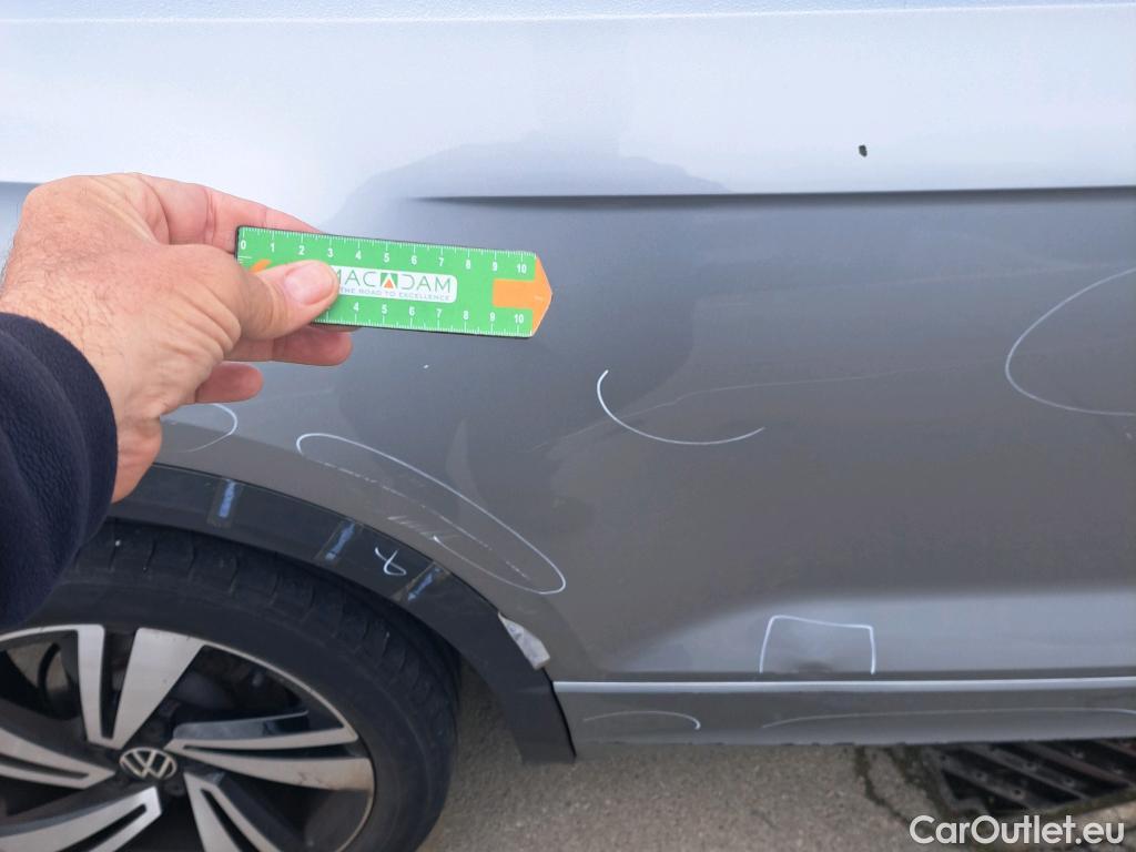  Volkswagen  T-ROC VOLKSWAGEN  / 2021 / 5P / todoterreno R-Line 1.5 TSI 110kW (150CV) DSG #50