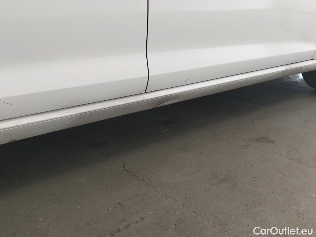  Volkswagen  Golf  VOLKSWAGEN / 2016 / 5P / berlina con portón Advance 1.6 TDI 85kW (115CV) #3