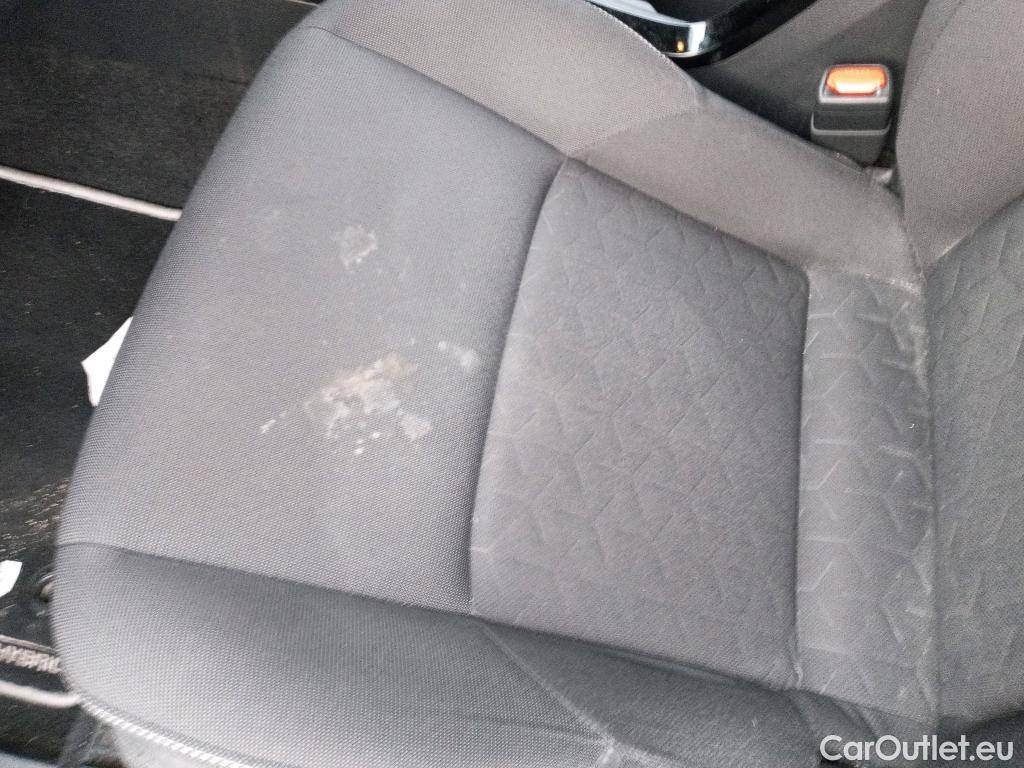  Toyota  Corolla TOYOTA  / 2019 / 5P / berlina con portón 1.8 125H ACTIVE E-CVT #17