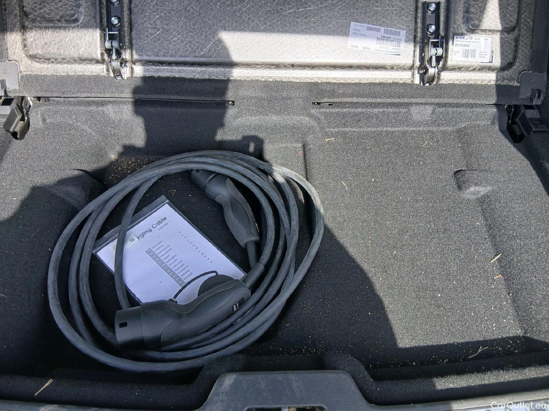  Volvo  XC90 VOLVO  / 2019 / 5P / todoterreno 2.0 T8 AWD Core Recharge Auto #2