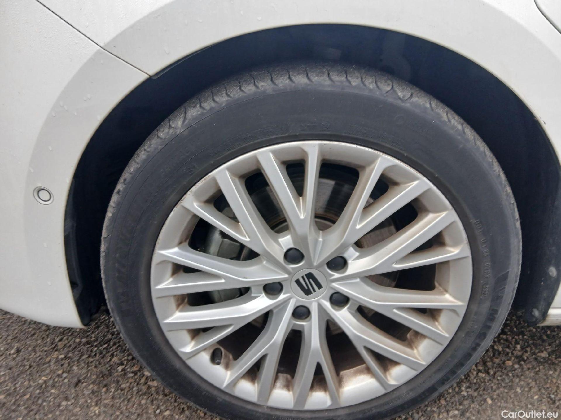  Seat  Leon SEAT Nuevo León / 2020 / 5P / familiar SP 1.4 e-Hybrid DSG S&S Xcellence Go L #1