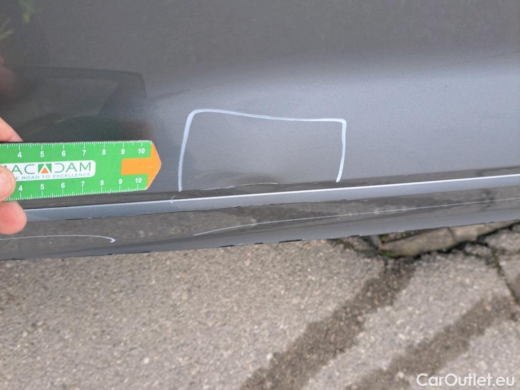  Volkswagen  T-ROC VOLKSWAGEN  / 2021 / 5P / todoterreno R-Line 1.5 TSI 110kW (150CV) DSG #9