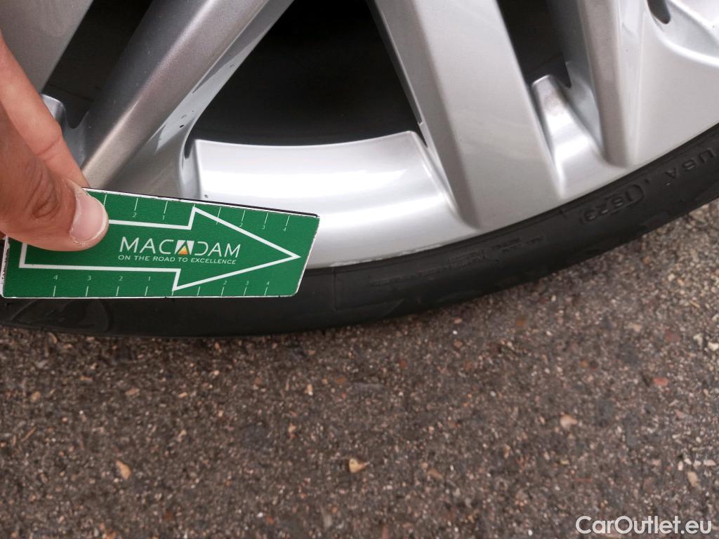  Toyota  Corolla TOYOTA  / 2019 / 5P / berlina con portón 1.8 125H ACTIVE E-CVT #19