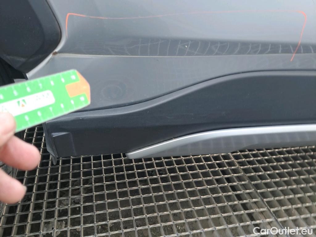  Toyota  RAV4 TOYOTA  / 2018 / 5P / todoterreno 2.5l 220H Luxury 4WD #2