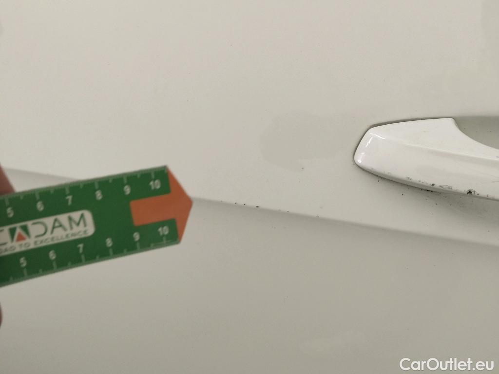  Volkswagen  Golf  VOLKSWAGEN / 2016 / 5P / berlina con portón Advance 1.6 TDI 85kW (115CV) #21