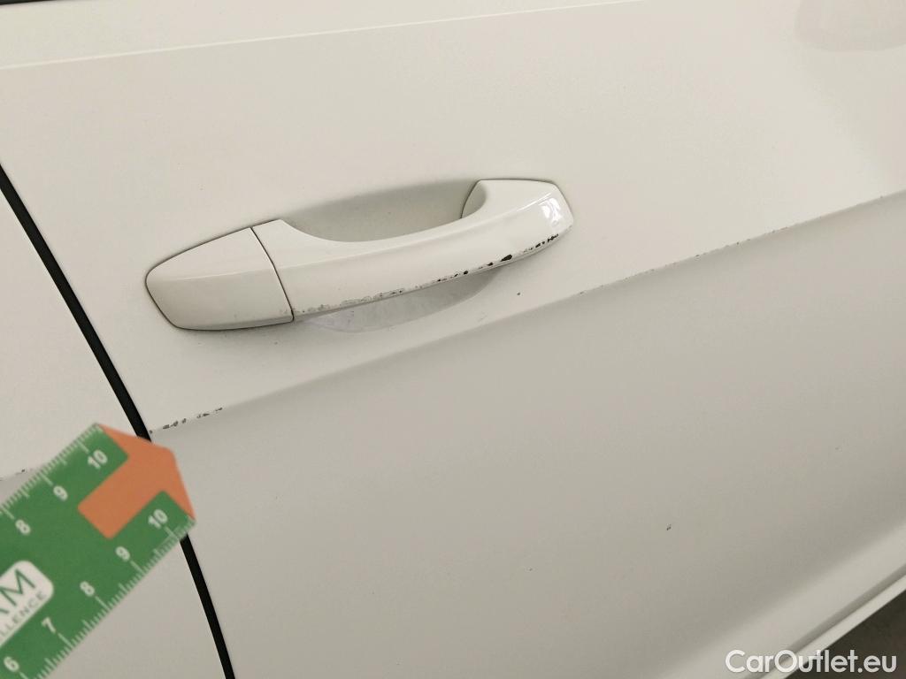  Volkswagen  Golf  VOLKSWAGEN / 2016 / 5P / berlina con portón Advance 1.6 TDI 85kW (115CV) #6