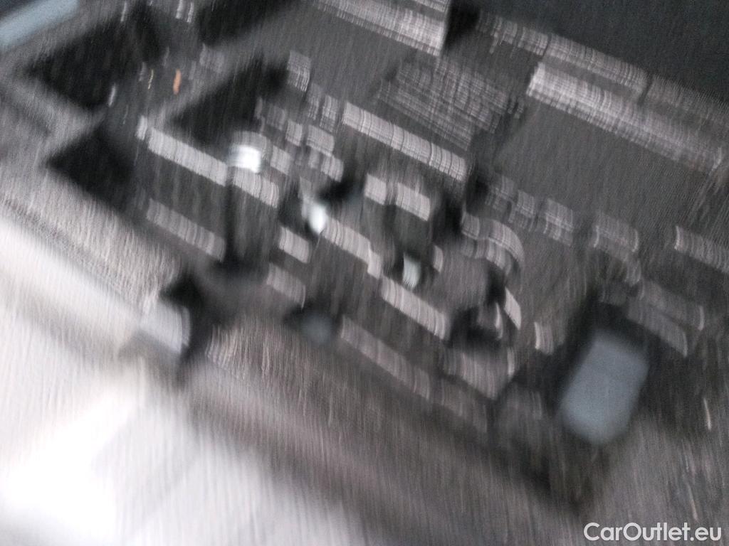  Toyota  Corolla TOYOTA  / 2019 / 5P / berlina con portón 1.8 125H ACTIVE E-CVT #14