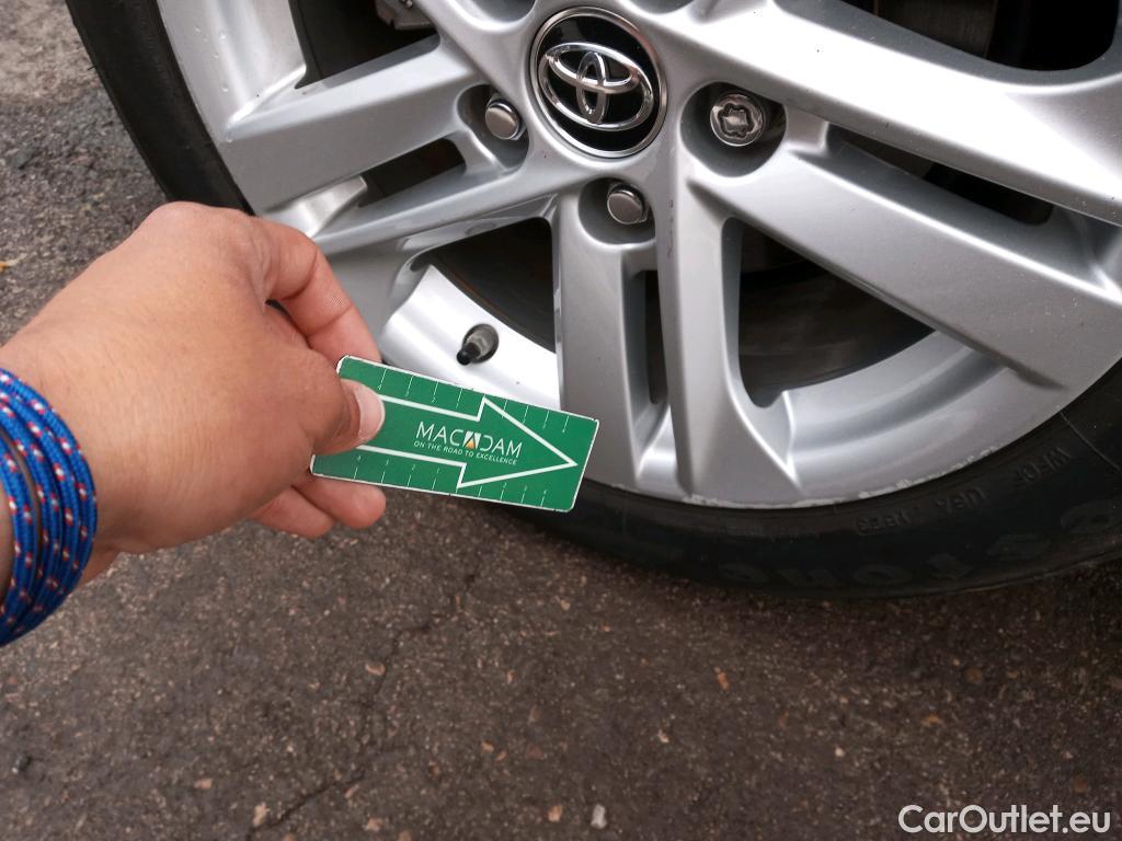  Toyota  Corolla TOYOTA  / 2019 / 5P / berlina con portón 1.8 125H ACTIVE E-CVT #25