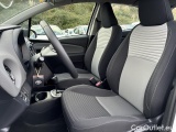  Toyota  Yaris TOYOTA  / 2017 / 5P / berlina con portón 1.5 100H Active #16