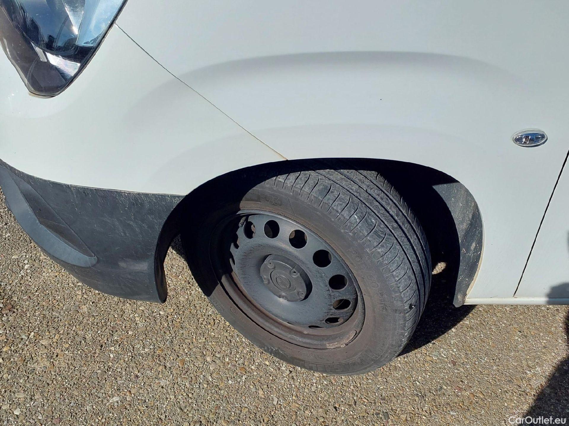  Opel  Combo OPEL  / 2018 / 3P / furgón derivado de turismo 1.6 TD S/S 74kW(100CV) Express L H1 1000 #2